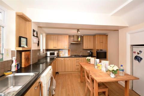 3 bedroom semi-detached house for sale - Standale Avenue, Pudsey, West Yorkshire