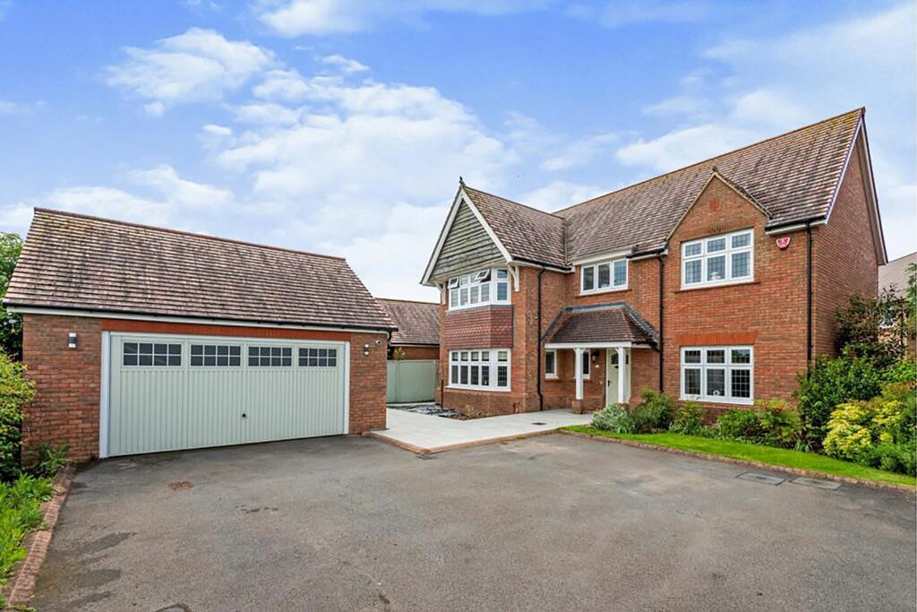 Patch Bridge Close, Hardwicke, Gloucester, GL2 4 4 bed detached house