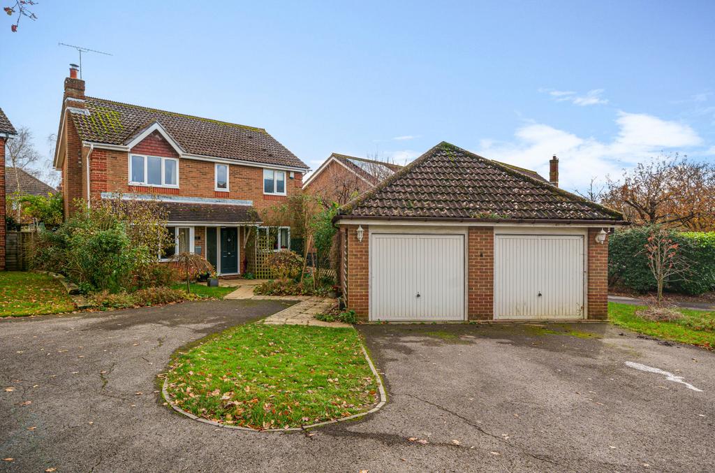 Medlicott Way, Swanmore, Southampton, Hampshire, SO32 4 bed detached