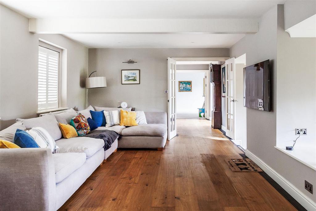 Blackheath, Guildford, Surrey, GU4 5 bed detached house for sale £