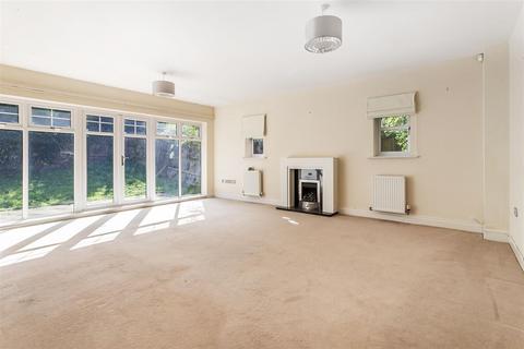 25 Knox Road, Guildford, GU2 9AH