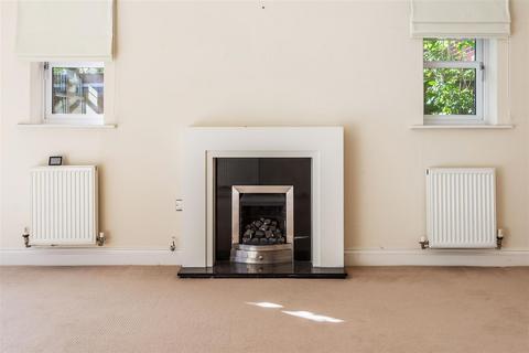 25 Knox Road, Guildford, GU2 9AH