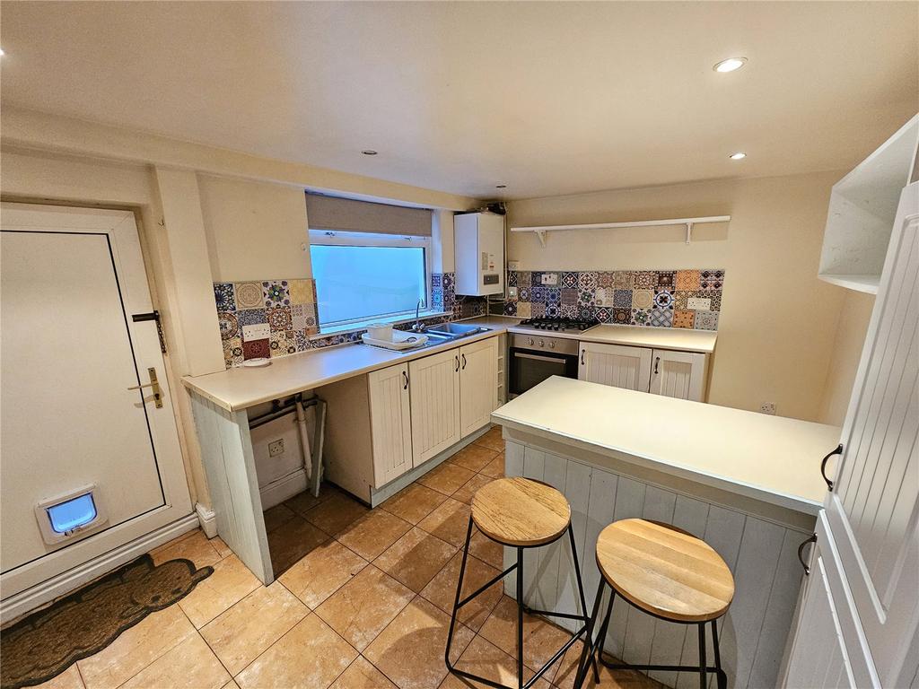 Shear Brow, Blackburn, Lancashire, BB1 2 bed detached house £90,000