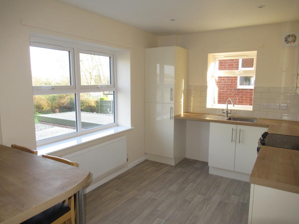 Stapleton Close, Martock TA12 2 bed flat to rent £775 pcm (£179 pw)