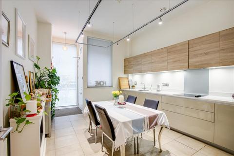 8 Rosenburg Road, London, W3 8GE