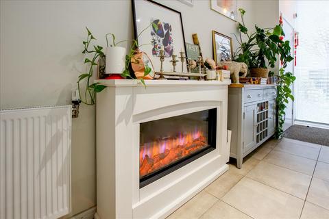 8 Rosenburg Road, London, W3 8GE