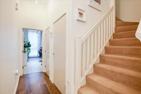 8 Rosenburg Road, London, W3 8GE