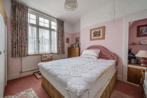 33 Selby Road, London, W5 1LY