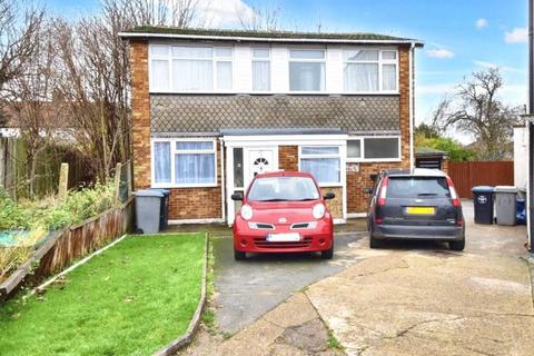 2 bedroom flat for sale, Summit Avenue, NW9