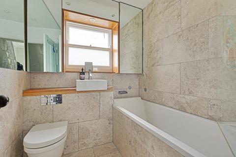2 bedroom maisonette to rent, Victoria Park Road, London, E9