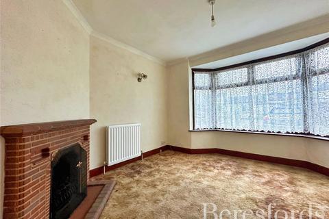20 Lee Gardens Avenue, Hornchurch, RM11 3BA