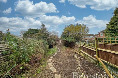 20 Lee Gardens Avenue, Hornchurch, RM11 3BA