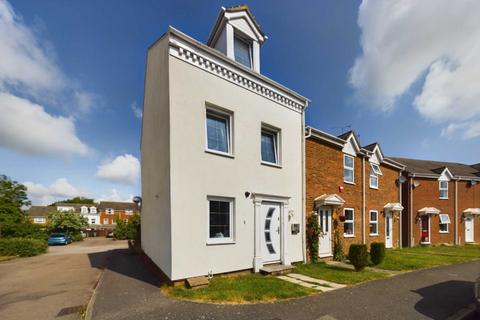 3 bedroom end of terrace house for sale, Stonechat, Aylesbury HP19