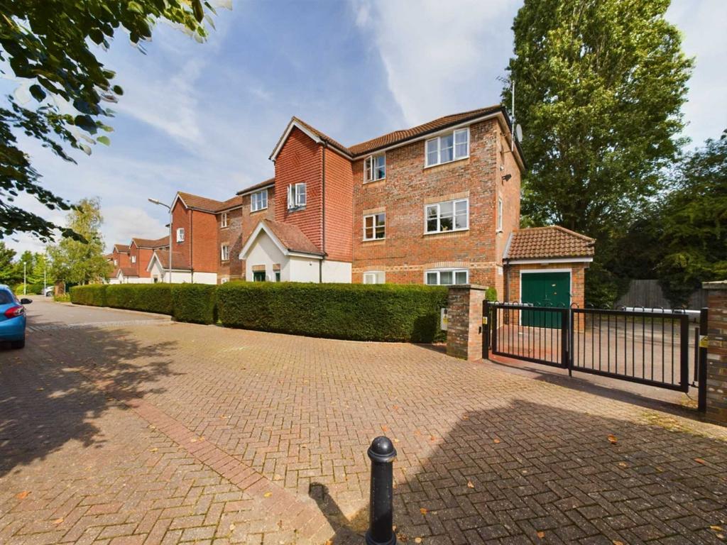 Whitehead Way, Aylesbury HP21 1 bed apartment for sale £150,000