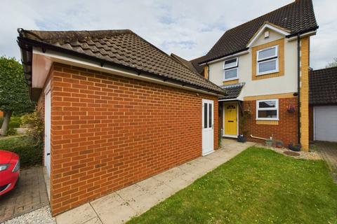 3 bedroom link detached house for sale, Chaffinch, Aylesbury HP19