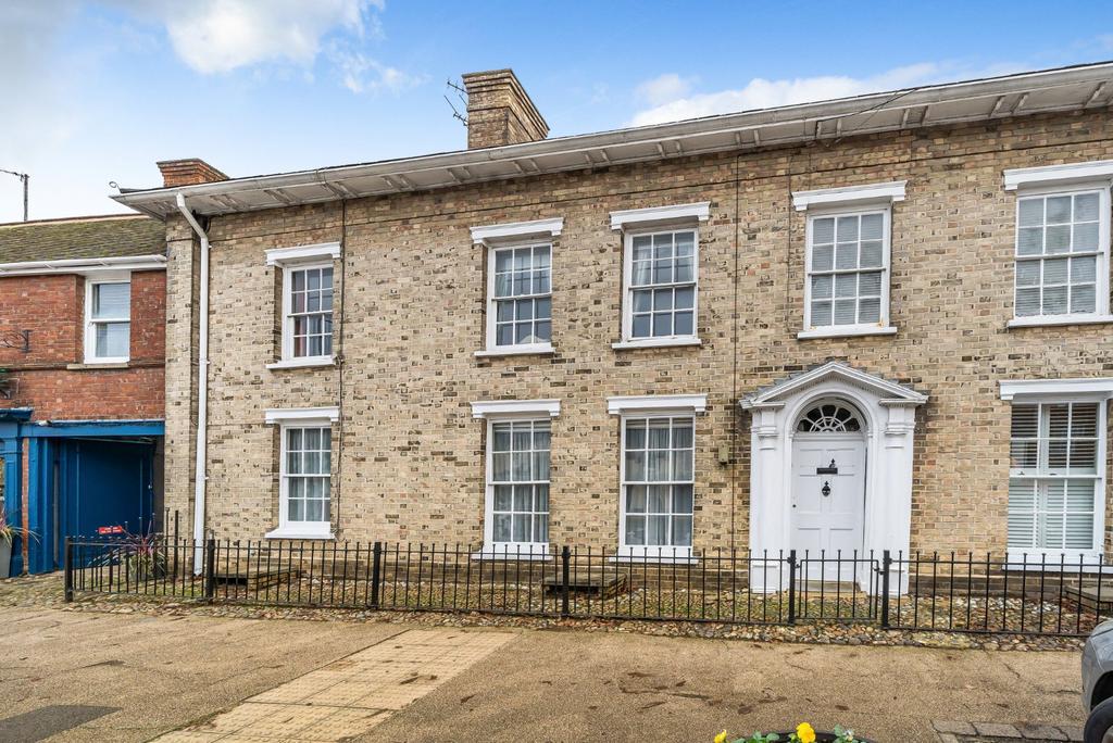 Long Melford, Suffolk 2 bed flat for sale £275,000