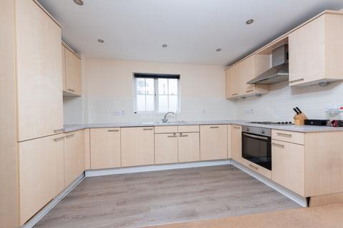2 bedroom apartment to rent, Woodside Court, Farnborough, GU14