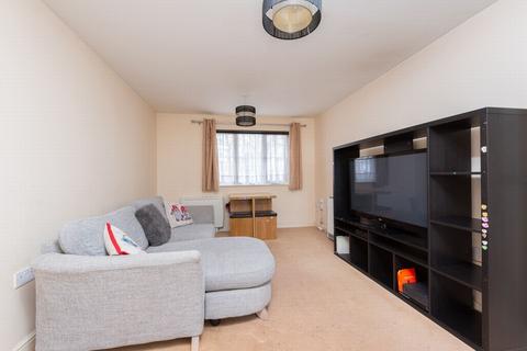 2 bedroom apartment to rent, Woodside Court, Farnborough, GU14