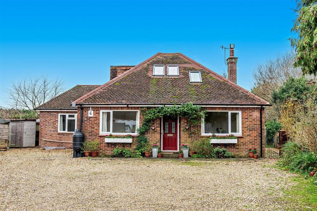 Woodgate, Chichester PO20 4 bed detached house for sale £595,000