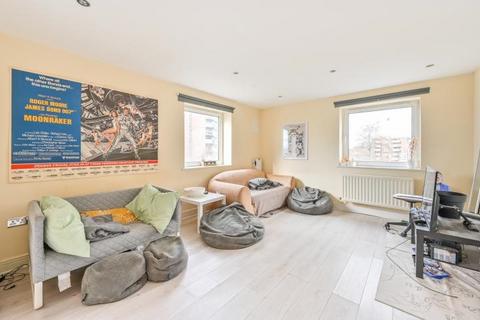 3 bedroom apartment for sale - 135 Wards Wharf Approach, London, E16 2ER