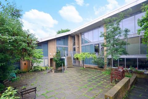 7, The Court, 109d Cornwallis Road, London, N19 4LQ