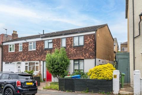 28 Barforth Road, London, SE15 3PS