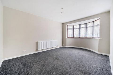134 Vicarage Road, Sunbury-on-thames, TW16 7TZ