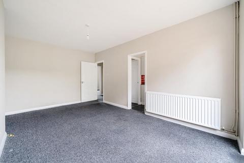 134 Vicarage Road, Sunbury-on-thames, TW16 7TZ