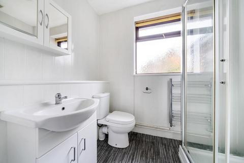 134 Vicarage Road, Sunbury-on-thames, TW16 7TZ