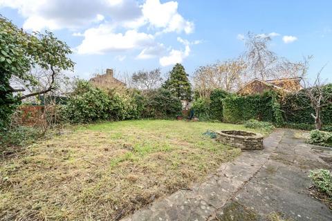 134 Vicarage Road, Sunbury-on-thames, TW16 7TZ