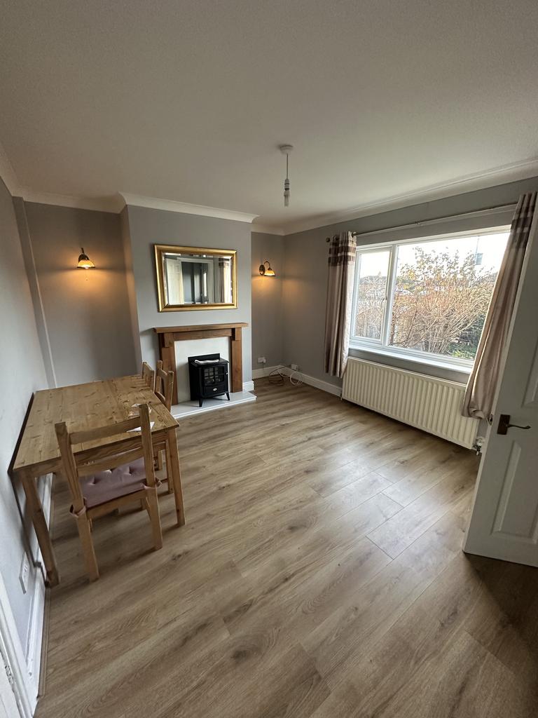 The Crescent, Garforth LS25 2 bed semidetached house £900 pcm (£208 pw)