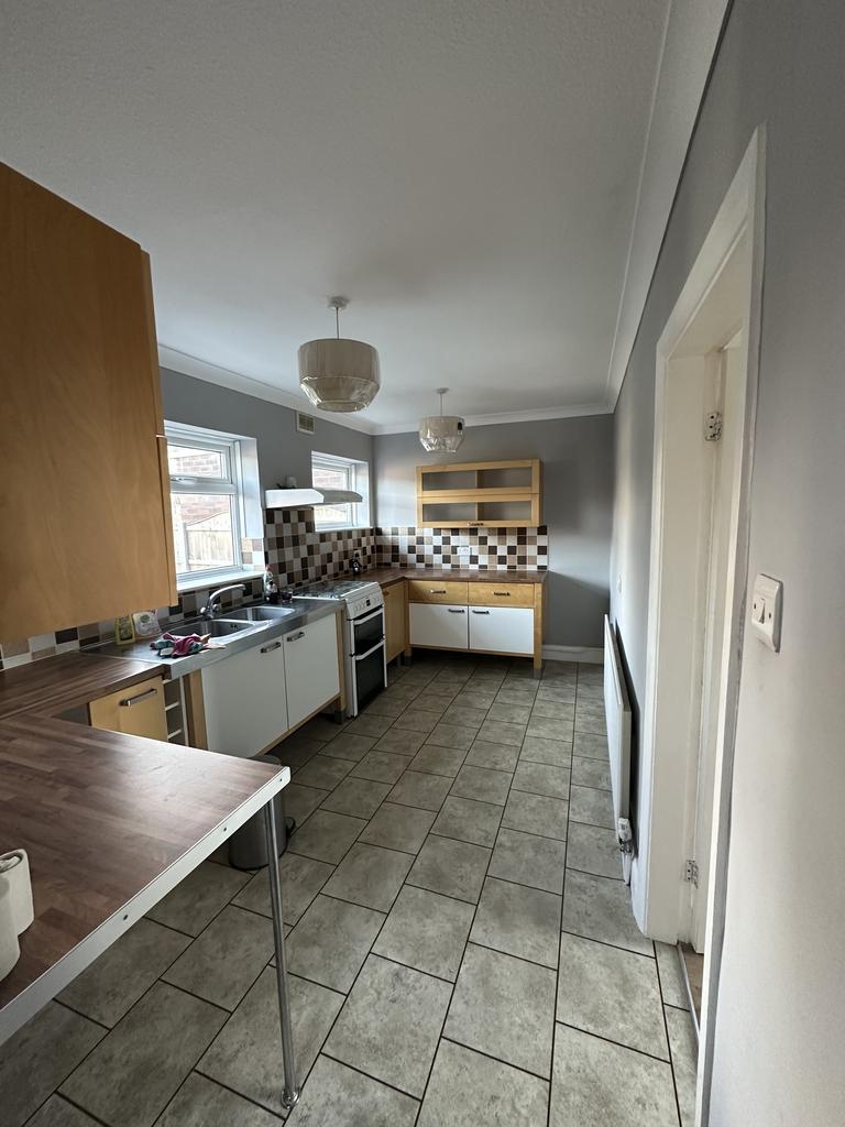 The Crescent, Garforth LS25 2 bed semidetached house £900 pcm (£208 pw)