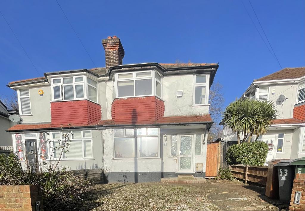 Harold Road, Chingford, London 3 bed house £1,900 pcm (£438 pw)