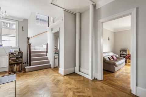 34 Creswick Road, London, W3 9HF