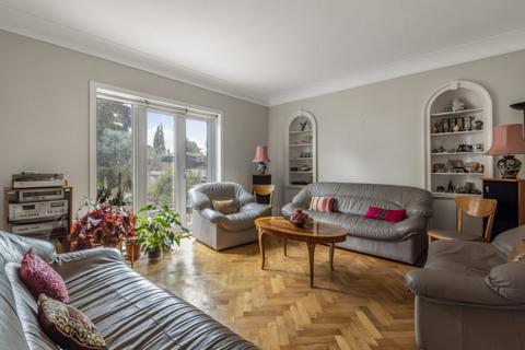 34 Creswick Road, London, W3 9HF