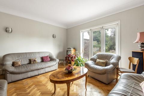 34 Creswick Road, London, W3 9HF