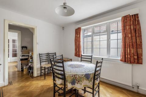 34 Creswick Road, London, W3 9HF