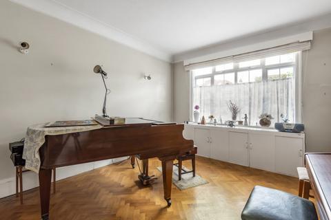 34 Creswick Road, London, W3 9HF
