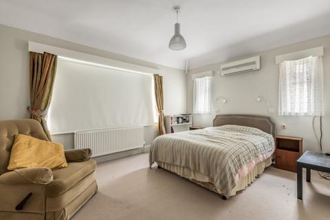 34 Creswick Road, London, W3 9HF