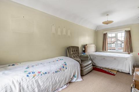 34 Creswick Road, London, W3 9HF