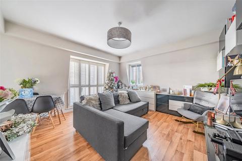 1 bedroom flat for sale, Alderson Grove, Hersham, Walton-on-Thames, Surrey, KT12