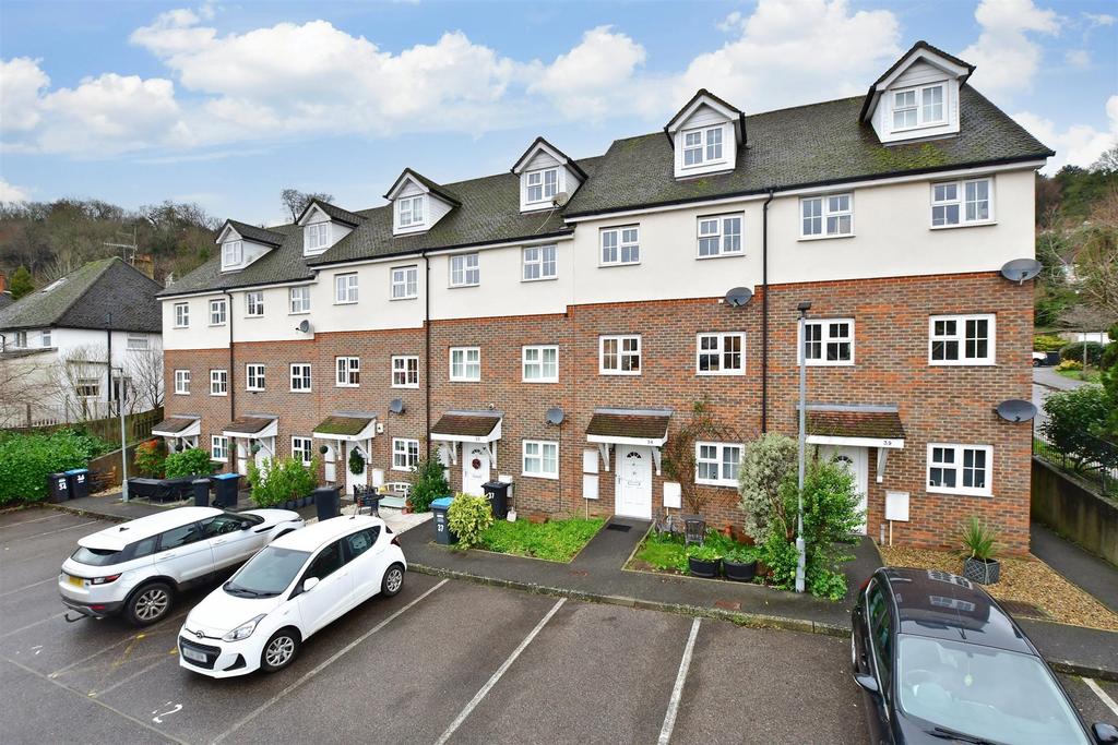 Stafford Rise, Caterham, Surrey 3 bed for sale £128,000