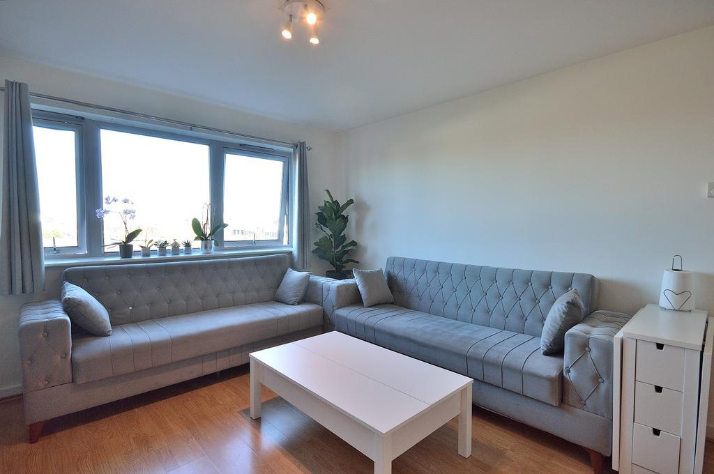 Lounge/Kitchen