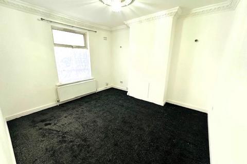 4 bedroom end of terrace house to rent, High Street, Daubhill, Bolton
