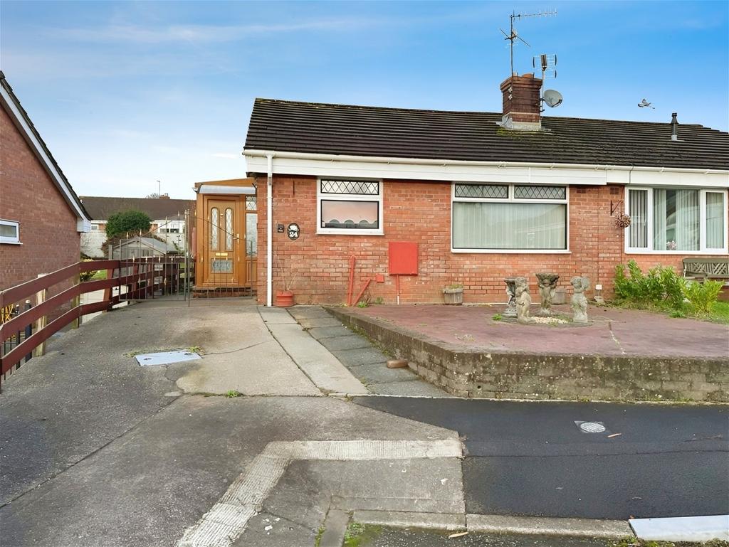 Maes Y Siglen, Glenfields, Caerphilly, CF83 2RT 2 bed semidetached