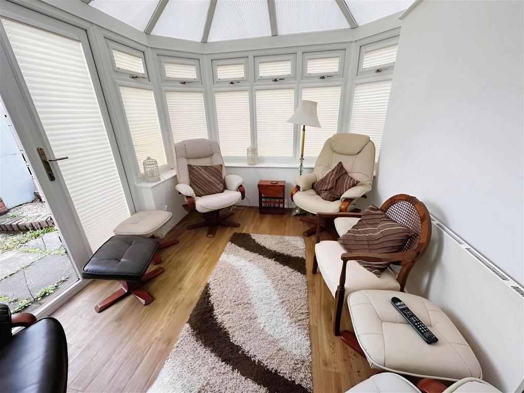 Maes Y Siglen, Glenfields, Caerphilly, CF83 2RT 2 bed semidetached