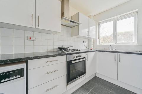 1 bedroom flat for sale, Beachborough Road, Downham, Bromley, BR1