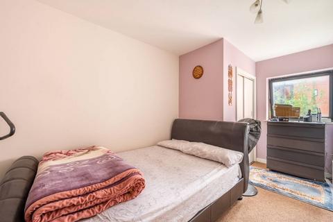 1 bedroom flat for sale, London Road, Norbury, London, SW16