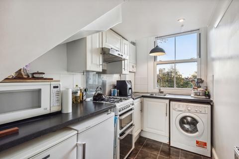 2 bedroom flat for sale, Dalyell Road, London