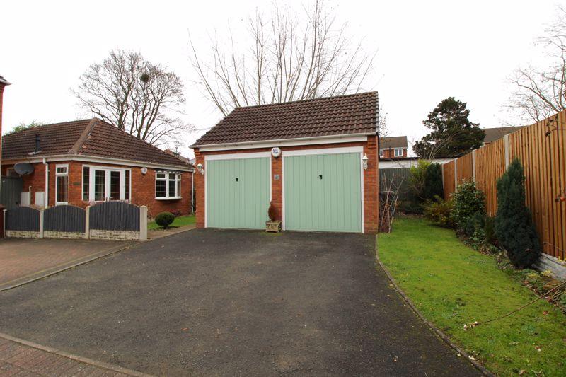 Wood Common Grange, Pelsall, WS3 5EZ 2 bed detached bungalow £240,000